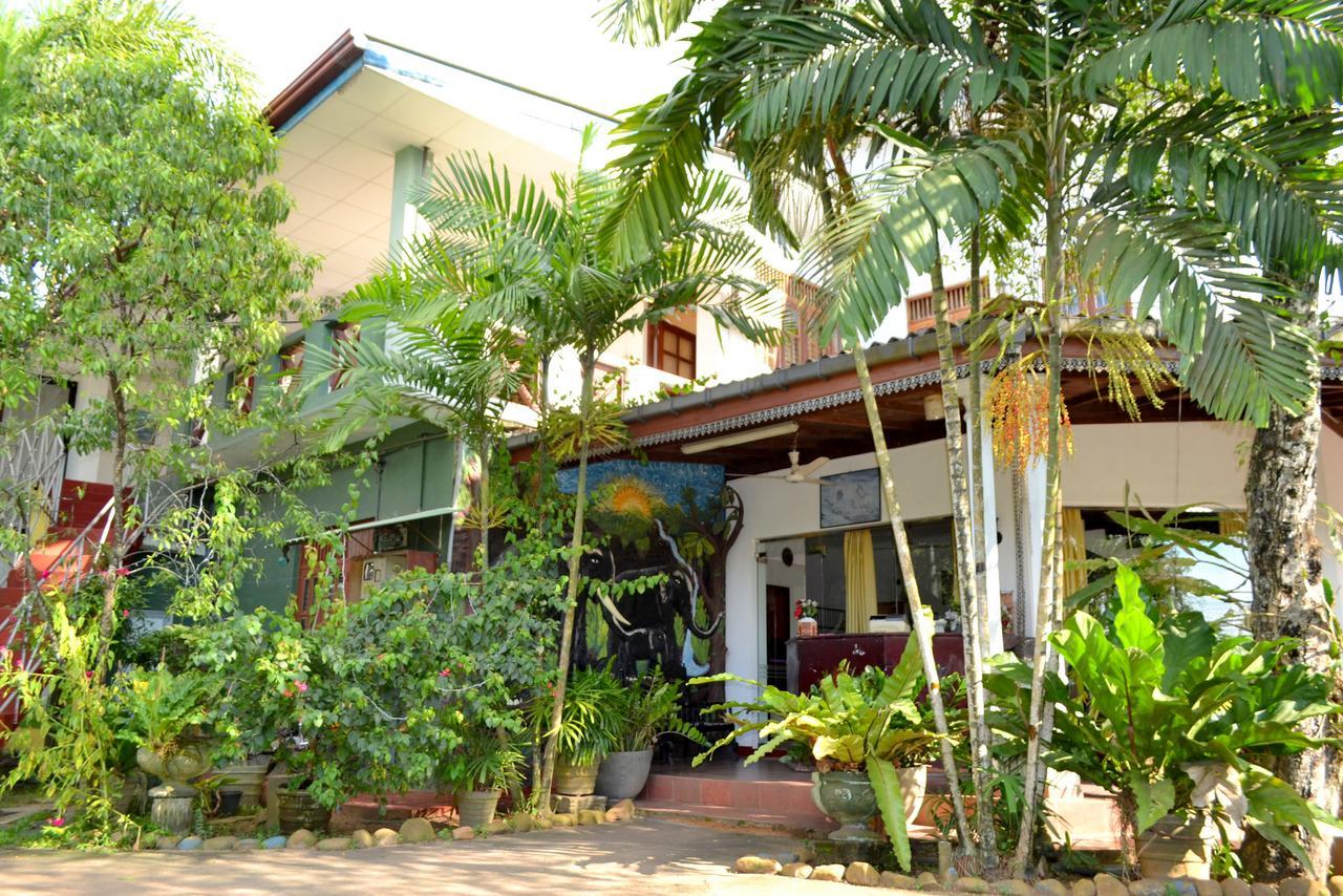 New Hotel Home Feel Seeduwa Exterior foto